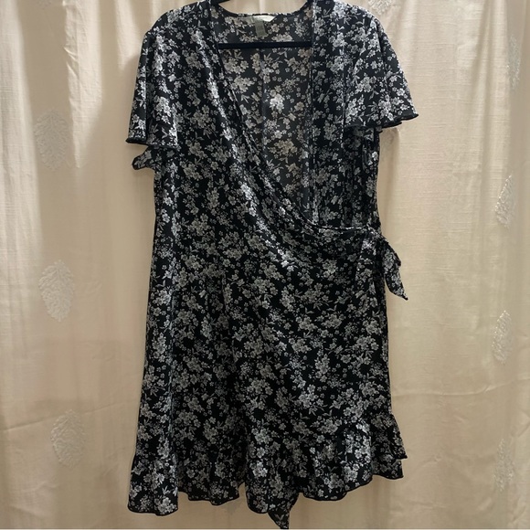 Flutter Sleeve Ruffle Hem Wrap Dress NWT - Picture 4 of 16